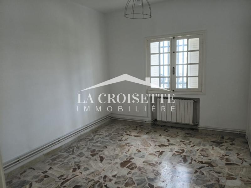 Etage de villa S+2 à La Marsa